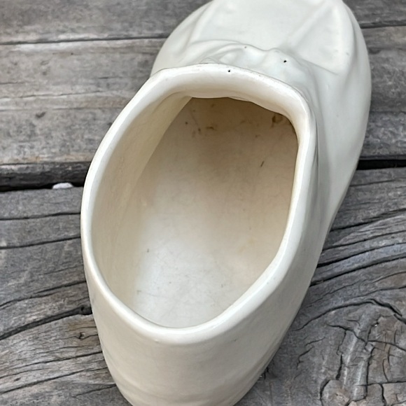 Vintage White Pottery Baby Shoe and Bassinet Indoor Planters :: Lot of 2 - Picture 5 of 16
